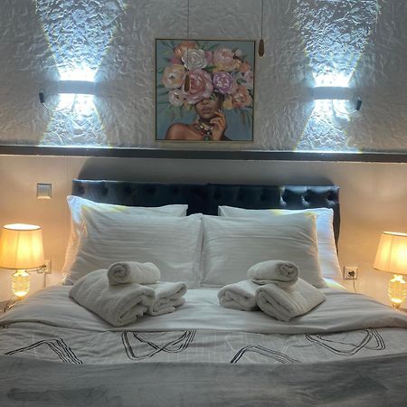 Anna Maria Greek Filoxenia Apartment Pireus Exteriör bild