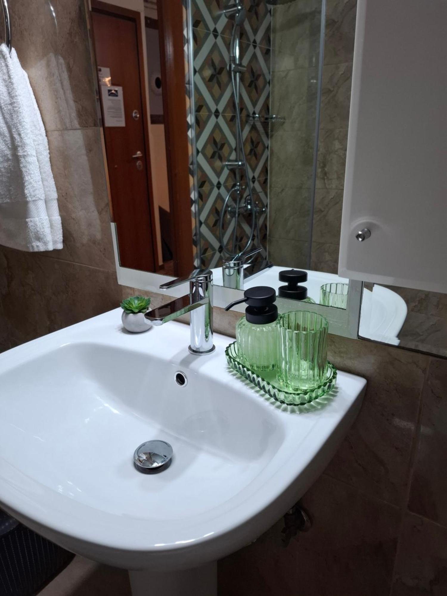 Anna Maria Greek Filoxenia Apartment Pireus Exteriör bild